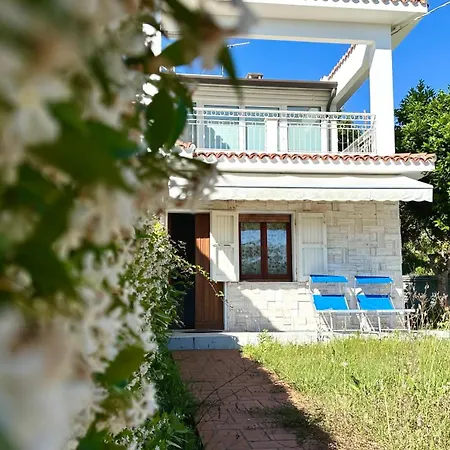 M404 - Marcelli, Trilocale Con Giardino A Due Passi Dal Mare